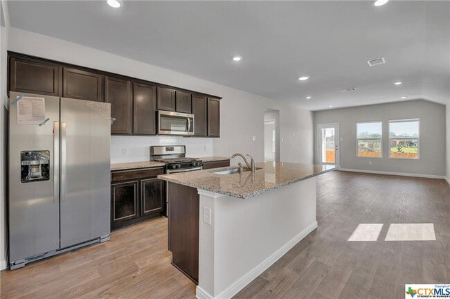 Building Photo - 585 Apache Plum Dr