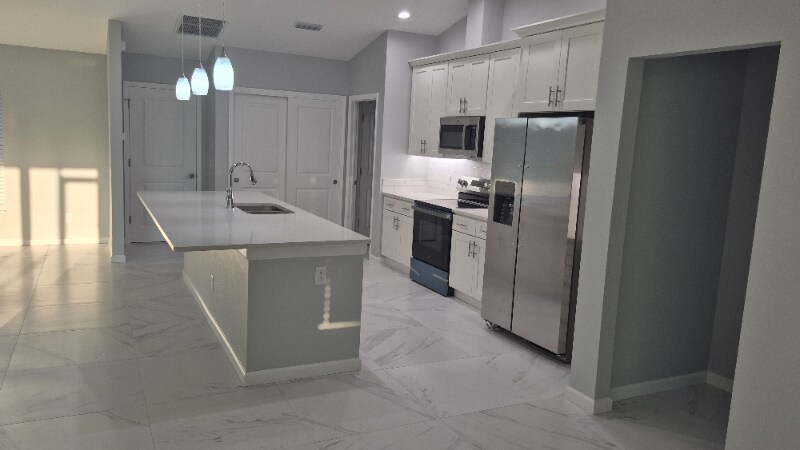 Building Photo - 661 Myra Ln NW