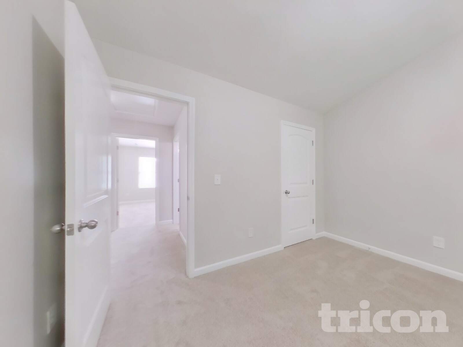 Building Photo - 347 Hawthorn Dr