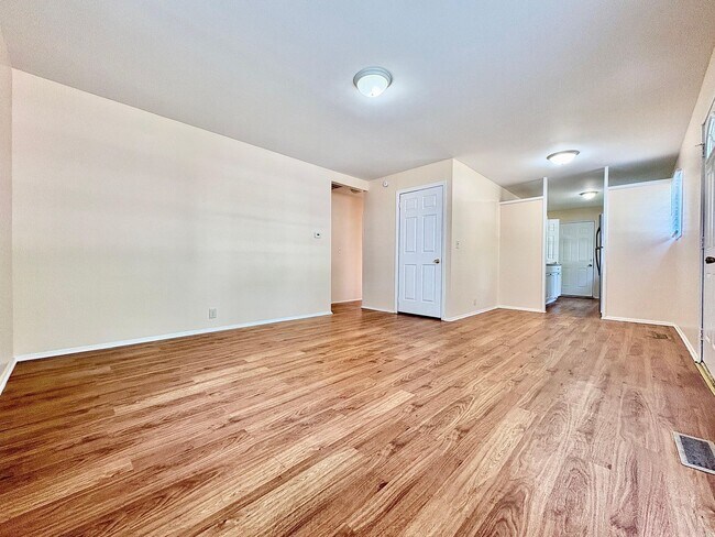 Building Photo - 1325 Browne Ln