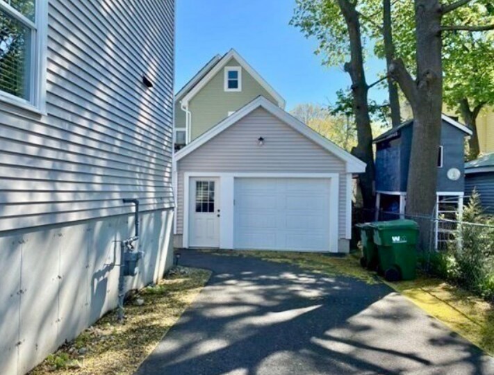 Building Photo - 9 Sherman St