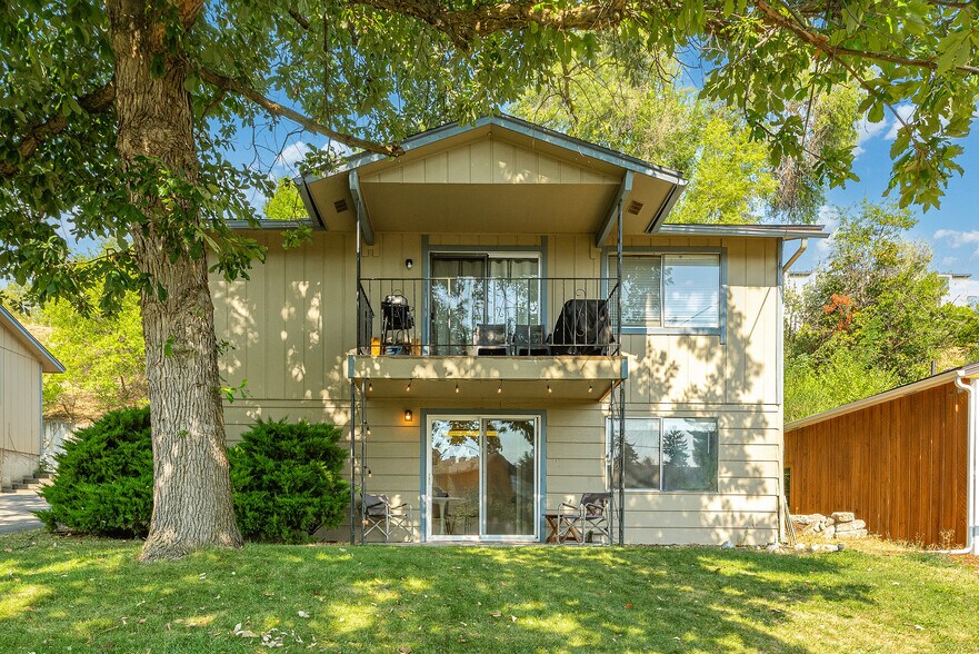 Building Photo - 120 W Cora Ave