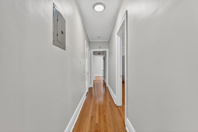Building Photo - 6815 S Crandon Ave
