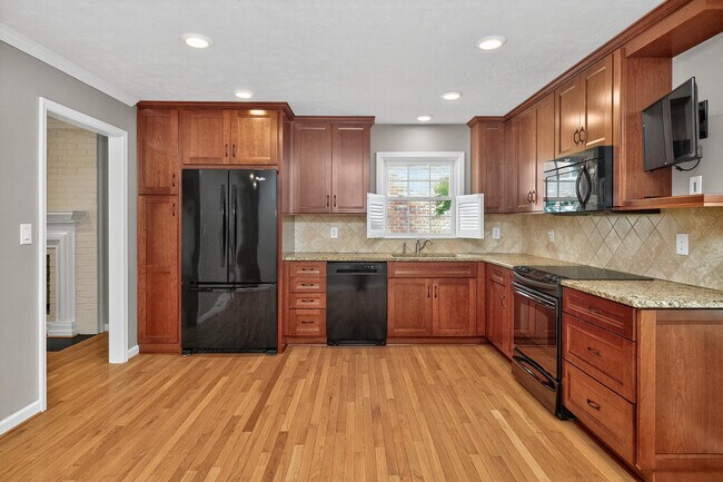 Building Photo - 433 Potomac Dr