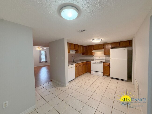 Building Photo - Great 2 Bedroom Townhouse in Fort Walton!