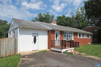 Building Photo - 2219 Greenbrier Dr