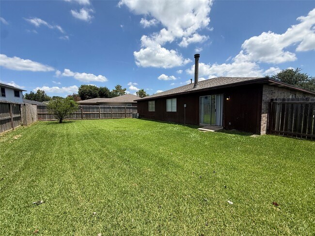 Building Photo - 18023 Lago Forest Dr