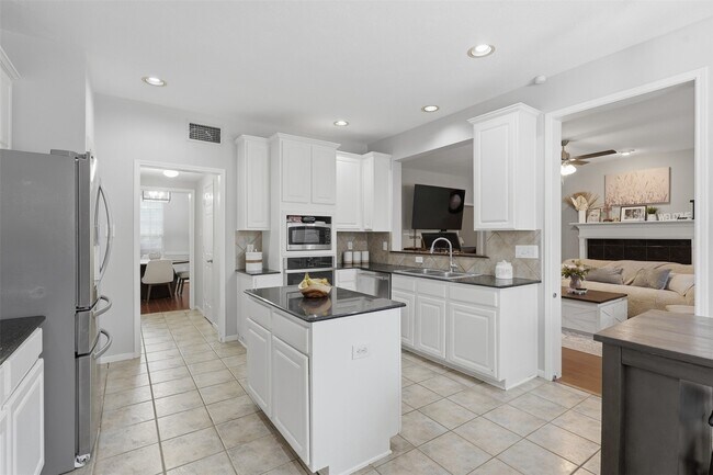 Building Photo - 2538 Acadiana Ln