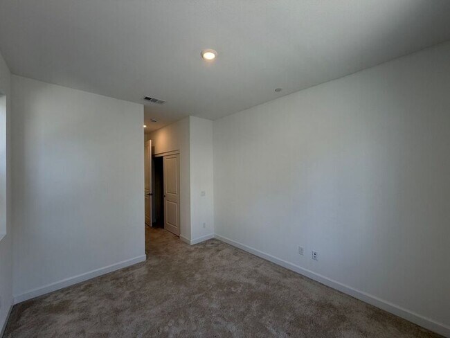 Building Photo - 308 Triangular Rd