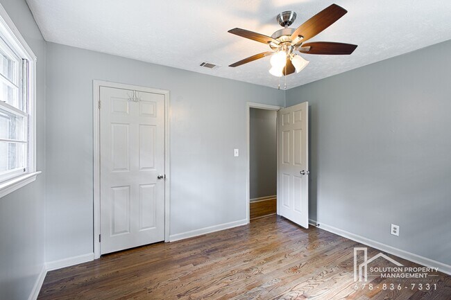 Building Photo - 4979 Paris Ave