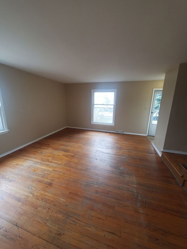 Building Photo - 8615-8617 N 106th St. (Townhouse)