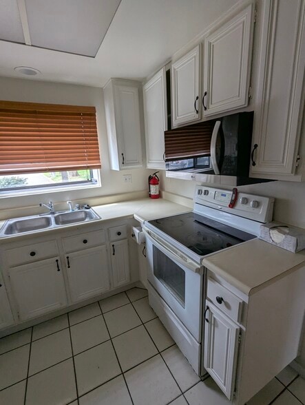 Building Photo - 137 Dogwood Ln