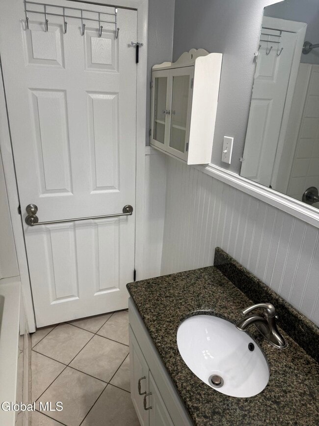 Building Photo - 822 Hampton Ave