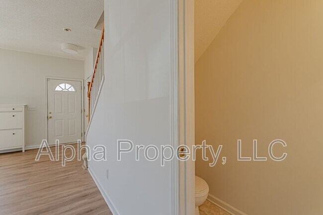 Building Photo - 119 Waterford Park Dr