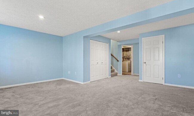 Building Photo - 6359 New Haven Ct