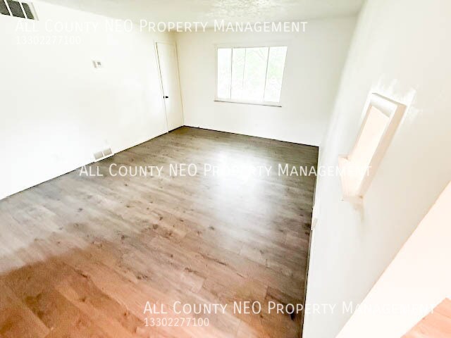 Building Photo - 1737 Portage Trail