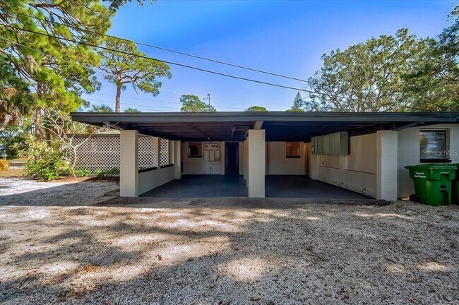 Building Photo - 1221 Cocoanut Ave