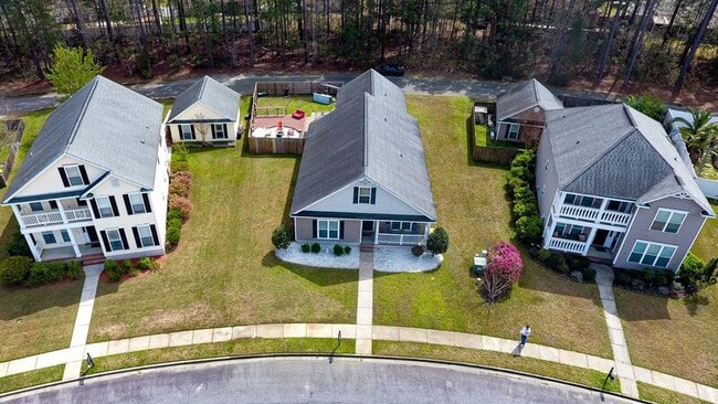Building Photo - 10 Arbors Cir