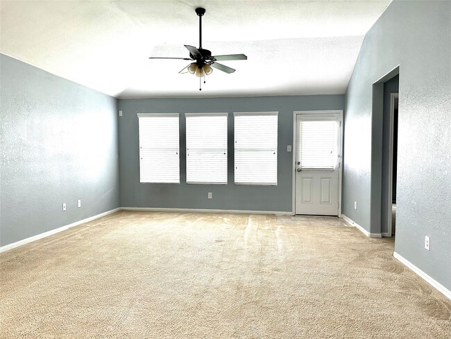 Building Photo - 16763 N Blue Jay Dr