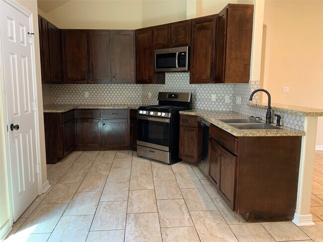 Building Photo - 14914 Darbydale Dr