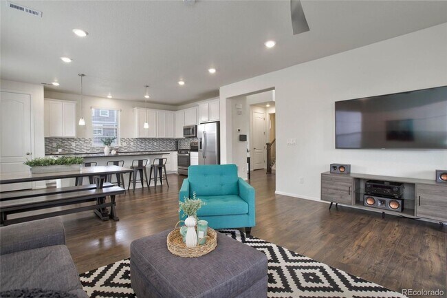 Building Photo - Lovely Newer 3 Bedroom Home