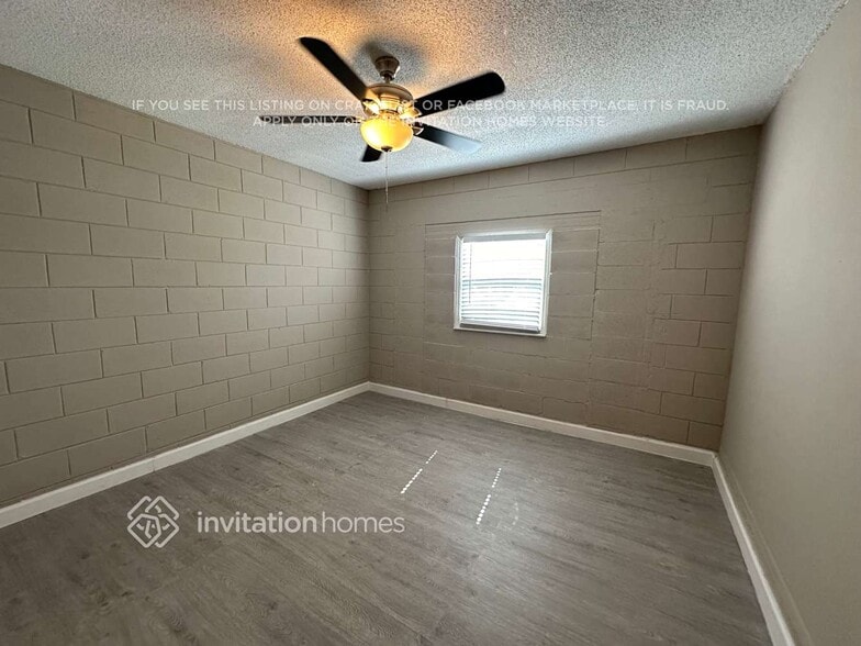 Building Photo - 1016 Pioneer Dr