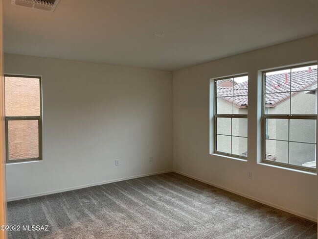 Building Photo - 1123 E Descent St