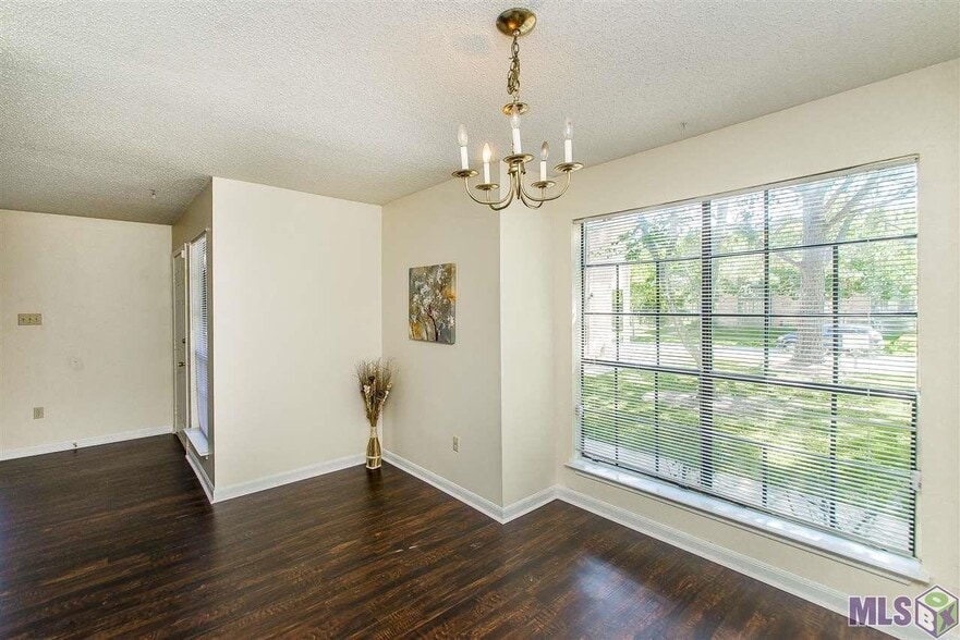 Building Photo - 212 Antrim Dr