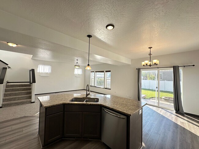 Building Photo - Fieldstone Home