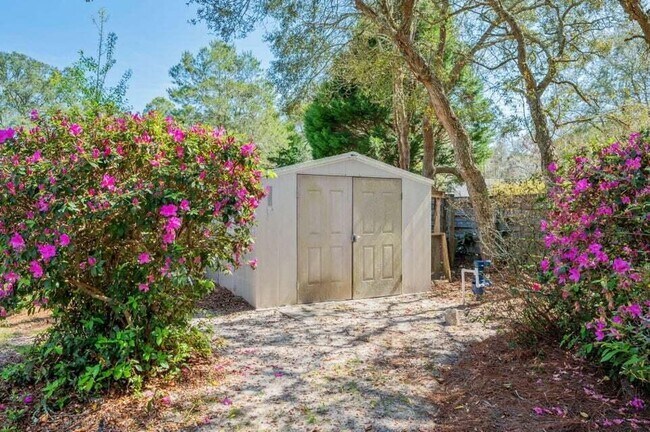 Building Photo - 512 Samana Way