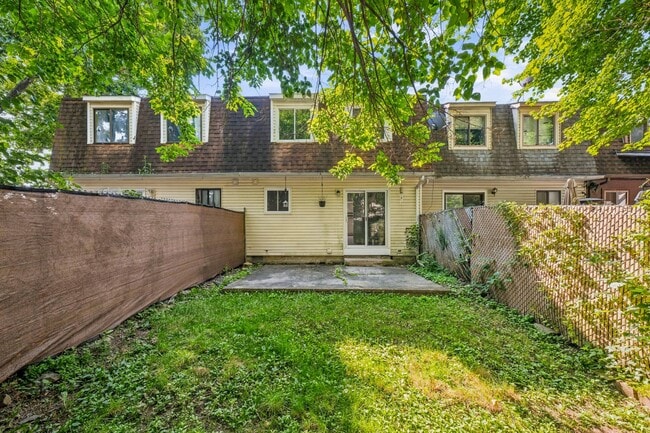 Building Photo - 206 Chrystal Dr