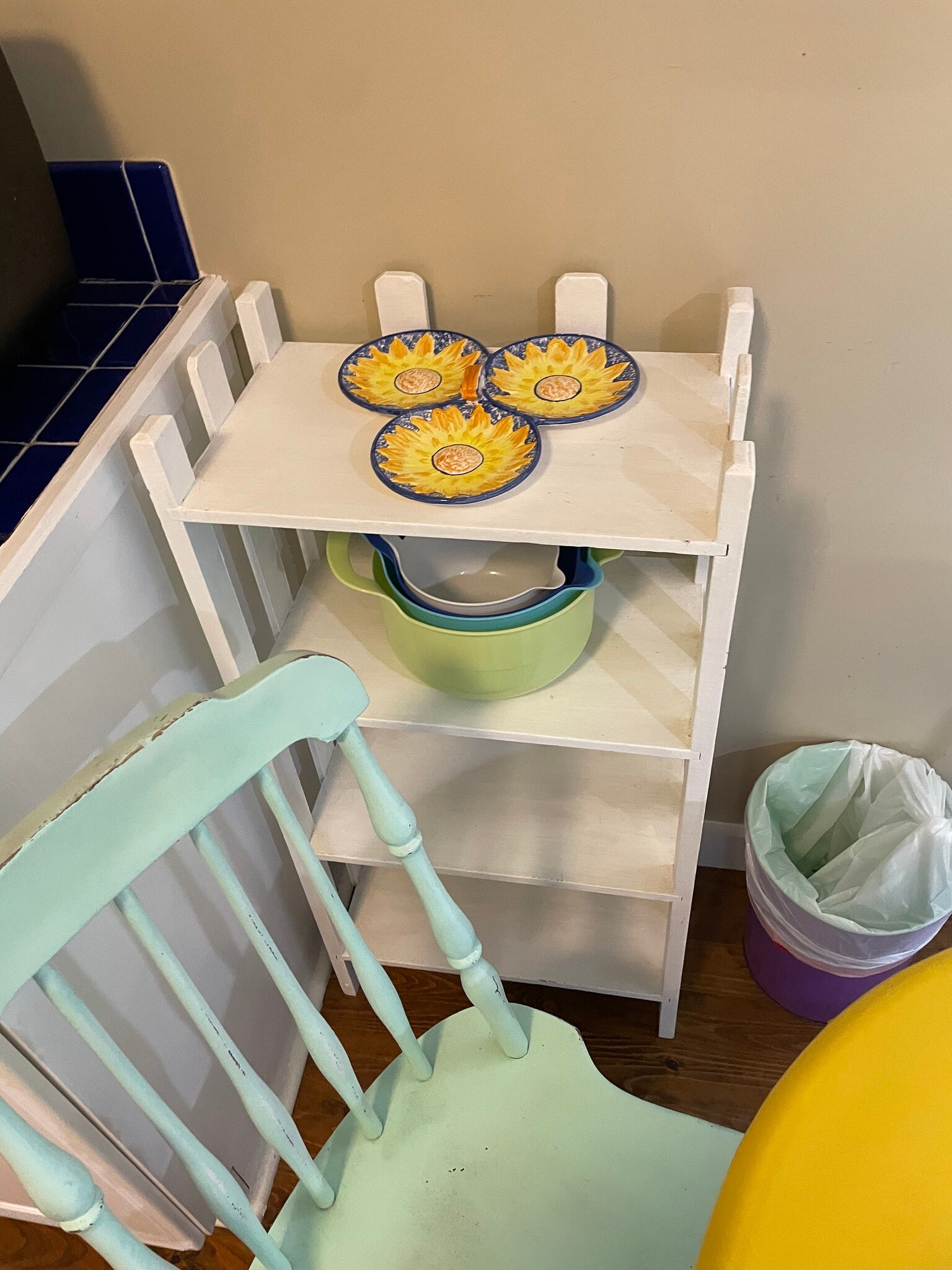 lots of shelving - 540 E Taylor St