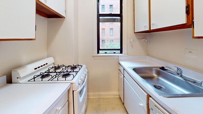 Building Photo - Foggy Bottom Efficiency W/Roofdeck, All En...