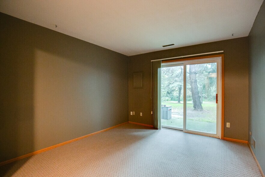 Building Photo - 12115 Drake St NW