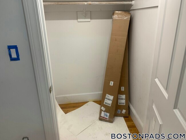 Building Photo - 140 Boylston St