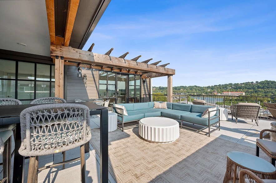 Building Photo - 1181 Manhattan Blvd