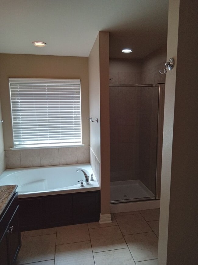 Building Photo - Savannah Place Dream Home