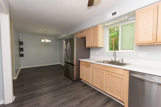 Building Photo - 117 Brenda Dr
