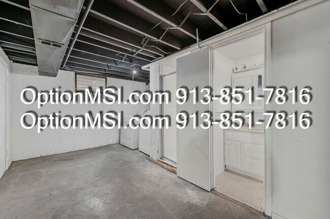 Building Photo - Charming Updated Home in a Convenient KC Location!