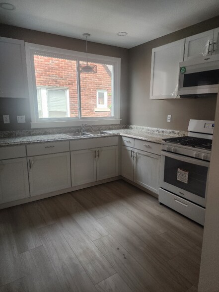 Building Photo - 17147 Santa Rosa Dr