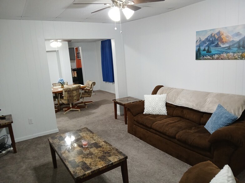 Building Photo - 2411 Spring St