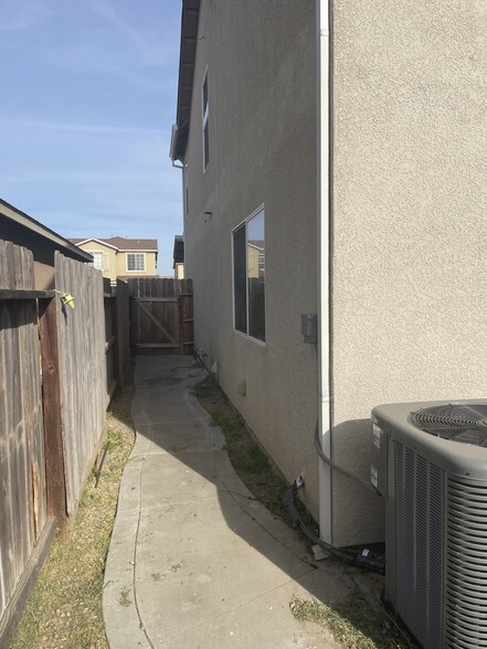 Building Photo - 4345 Briggs Ln