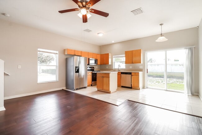 Building Photo - 7041 Opal Dr