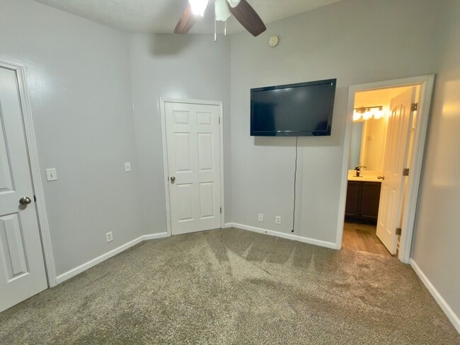 Building Photo - 1307 Amsterdam Ct