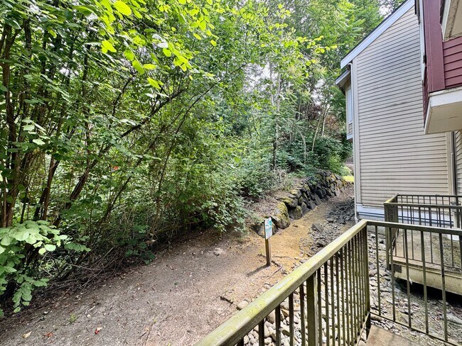 Building Photo - Secluded Renton Townhome