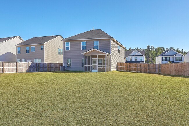 Building Photo - Cane Bay