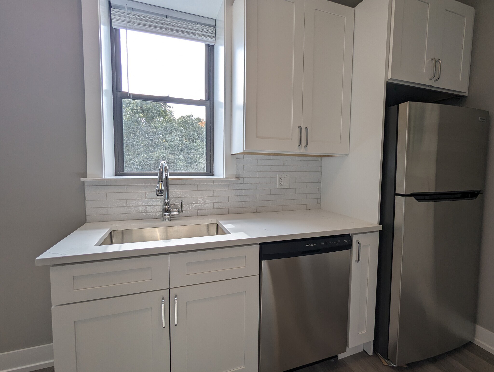 Building Photo - 3935 N Janssen Ave