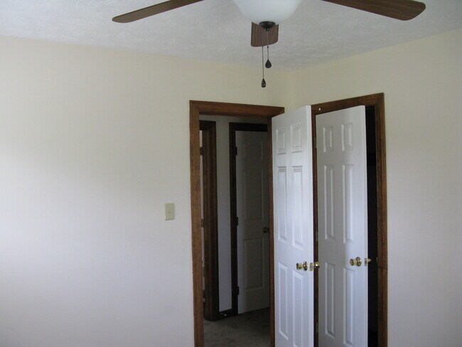 Building Photo - 7163 Plum Grove Ct