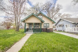 Building Photo - Spacious 3 Bedroom 1 Bathroom Home