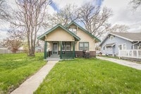 Building Photo - Spacious 3 Bedroom 1 Bathroom Home